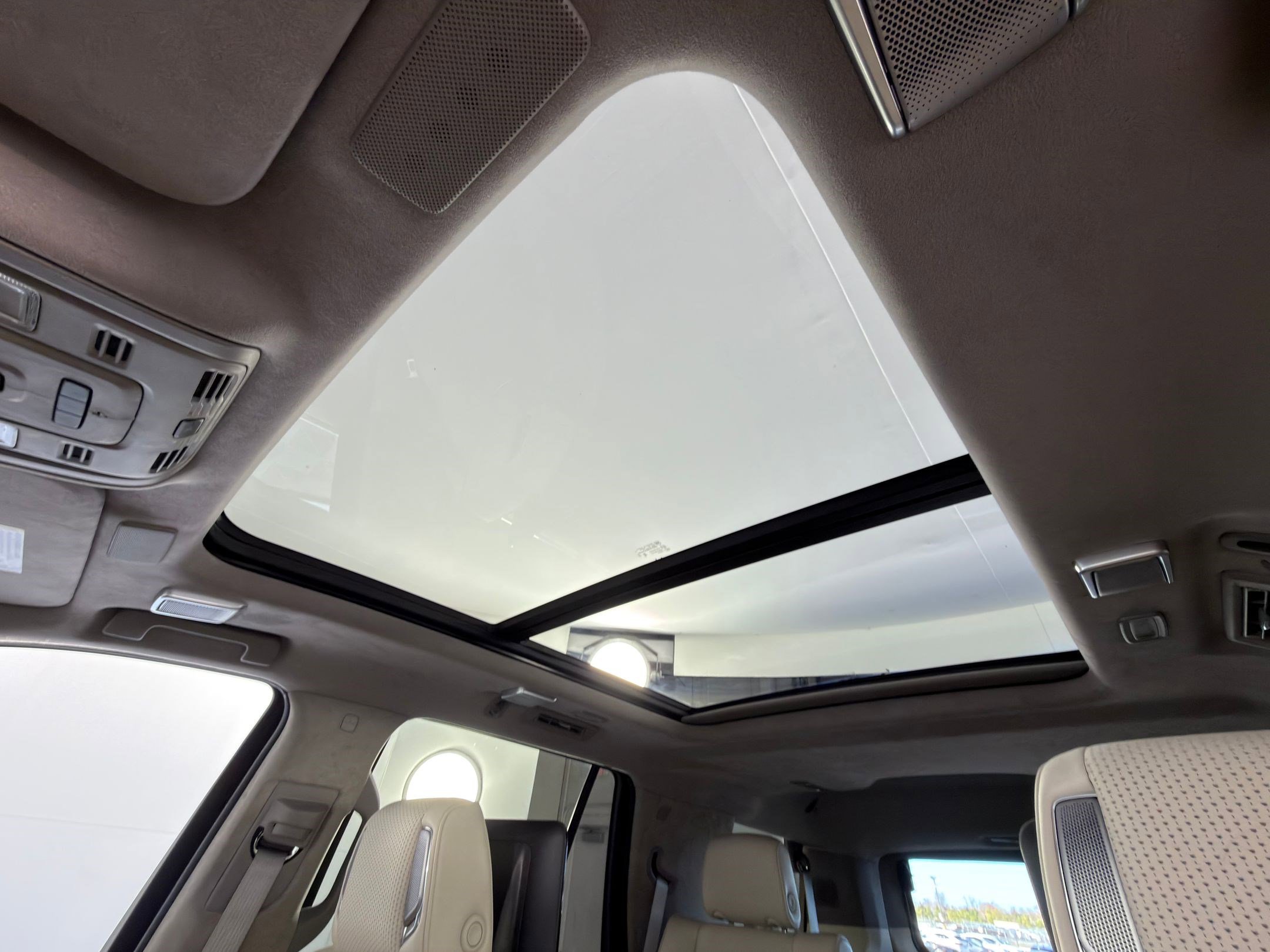 Used 2024 Cadillac Escalade Premium Luxury Platinum image 12