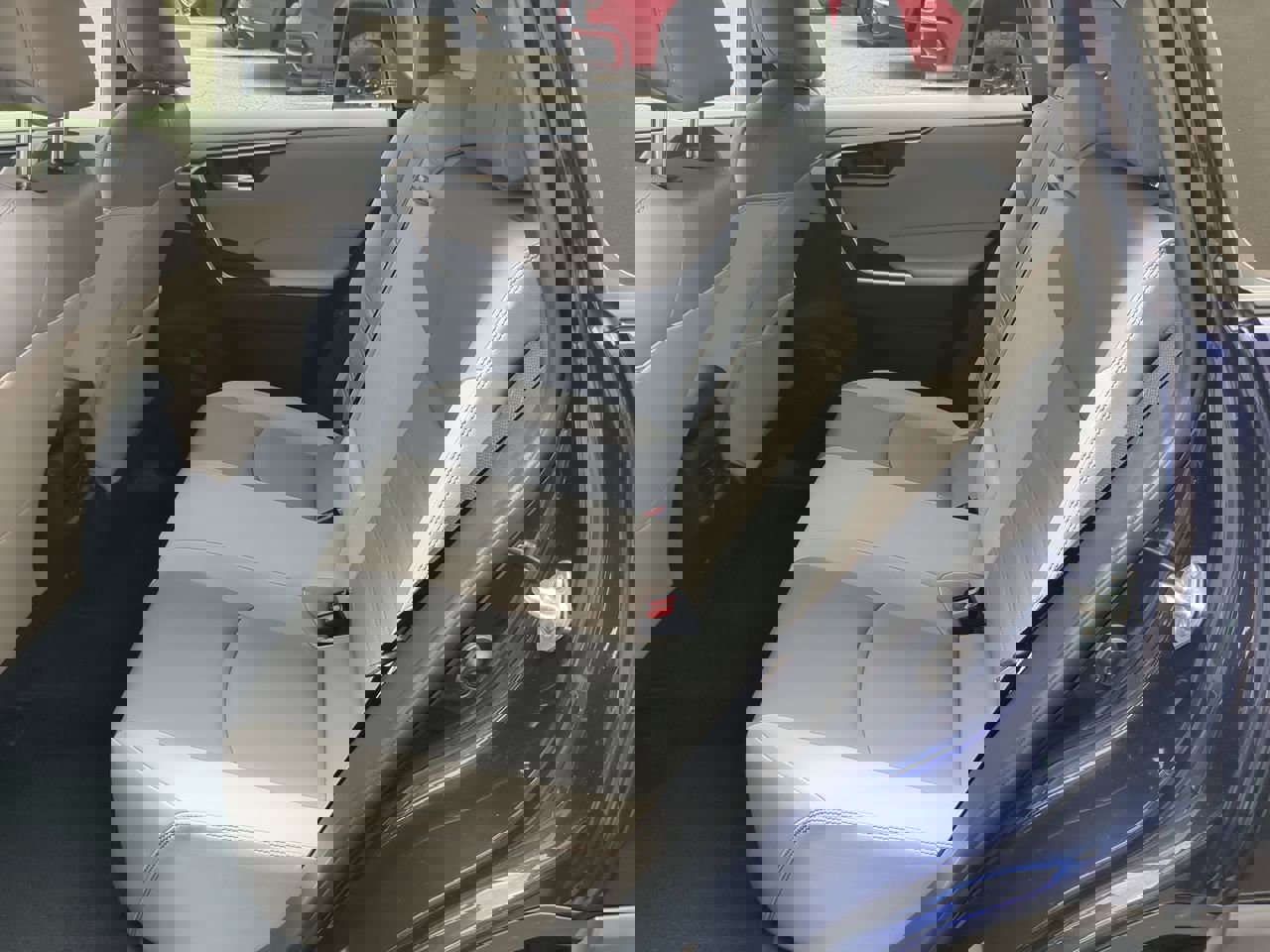 Used 2020 Toyota RAV4 XLE Premium image 11