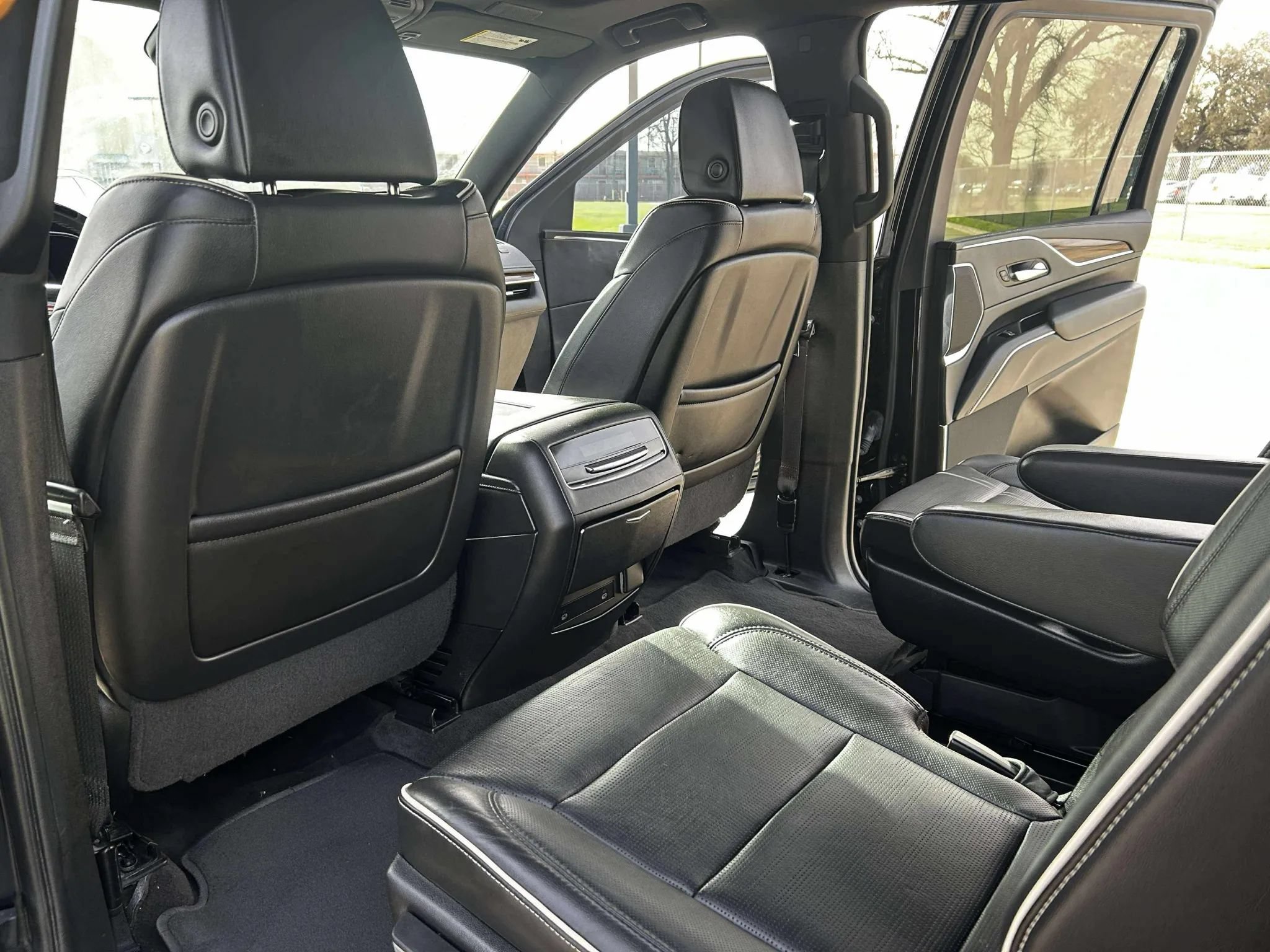 Used 2023 Cadillac Escalade ESV Premium Luxury w/ LPO, Radiant Package AWD/4WD image 19