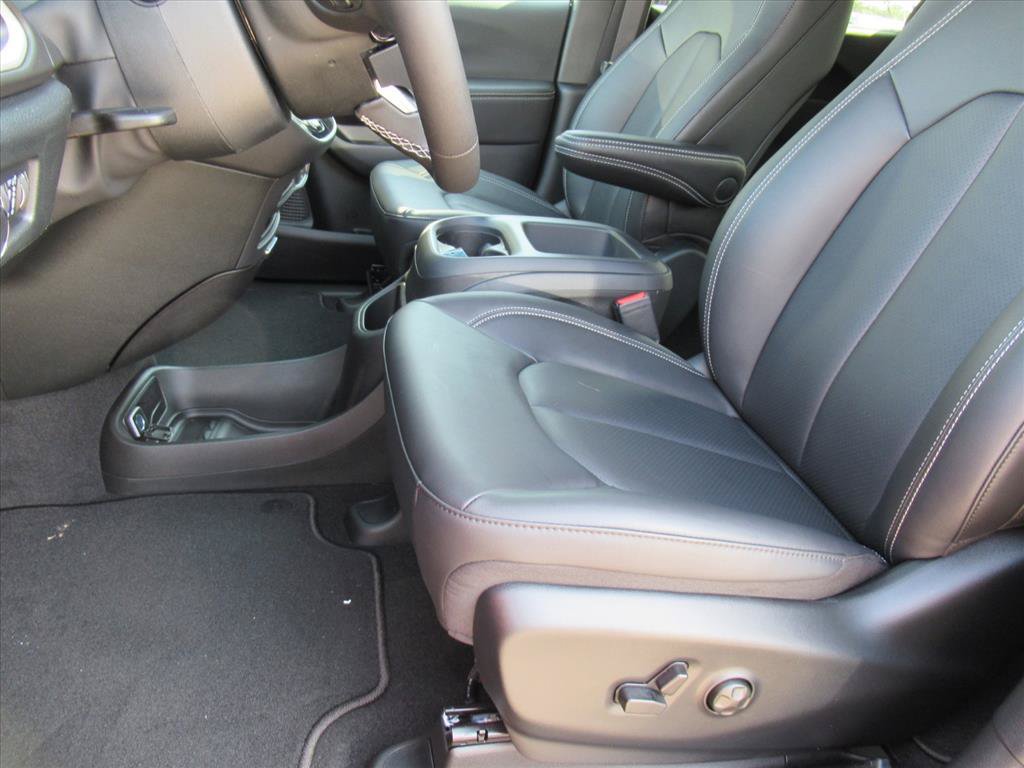 New 2026 Chrysler Voyager LX FWD image 15