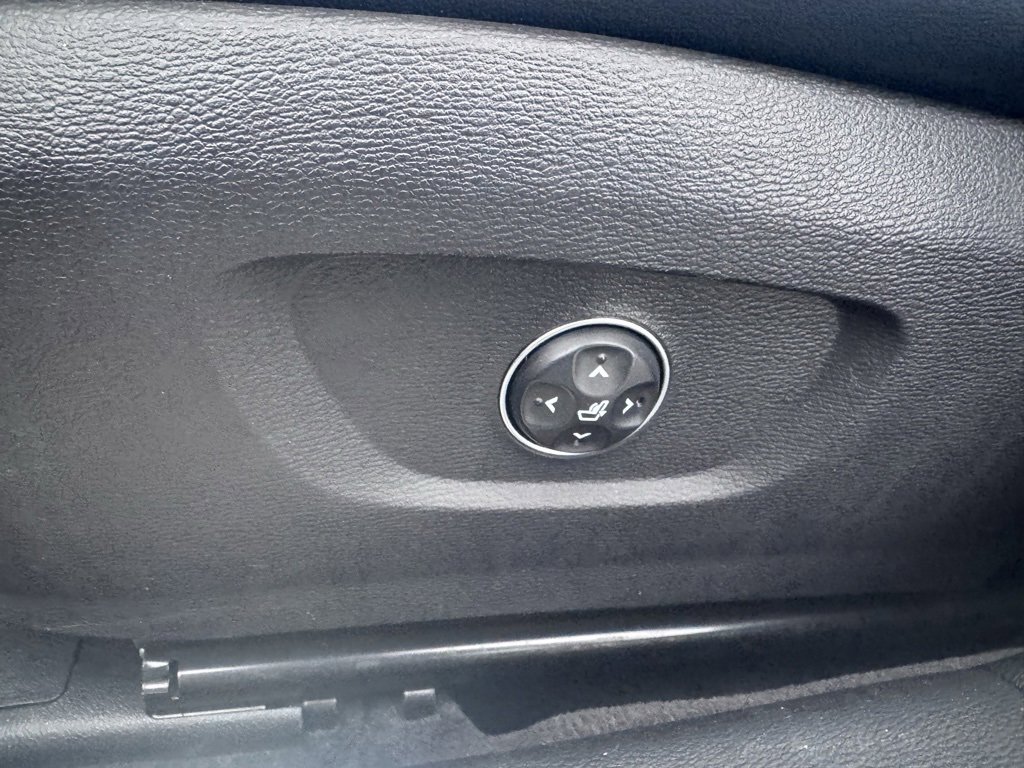 Used 2015 Kia K900 Luxury image 21