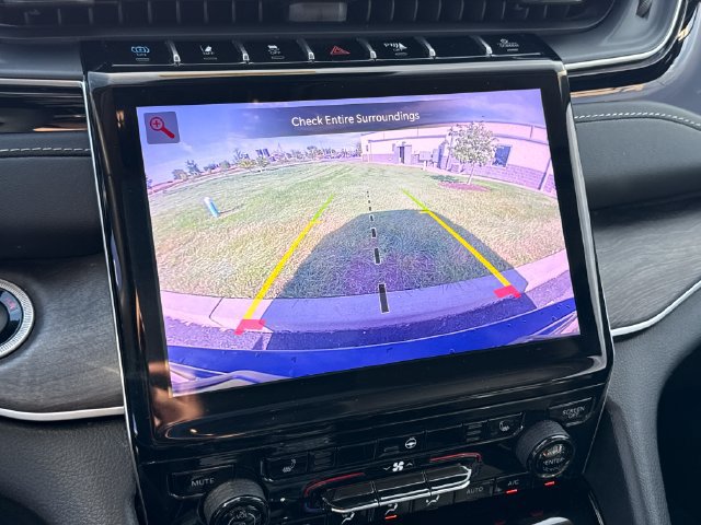 Used 2023 Jeep Grand Cherokee 4WD 4xe image 32