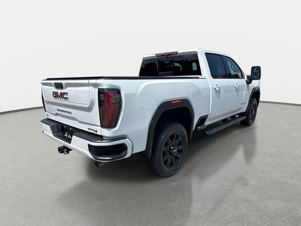 Used 2024 GMC Sierra 2500 AT4 w/ Technology Package AWD/4WD image 4