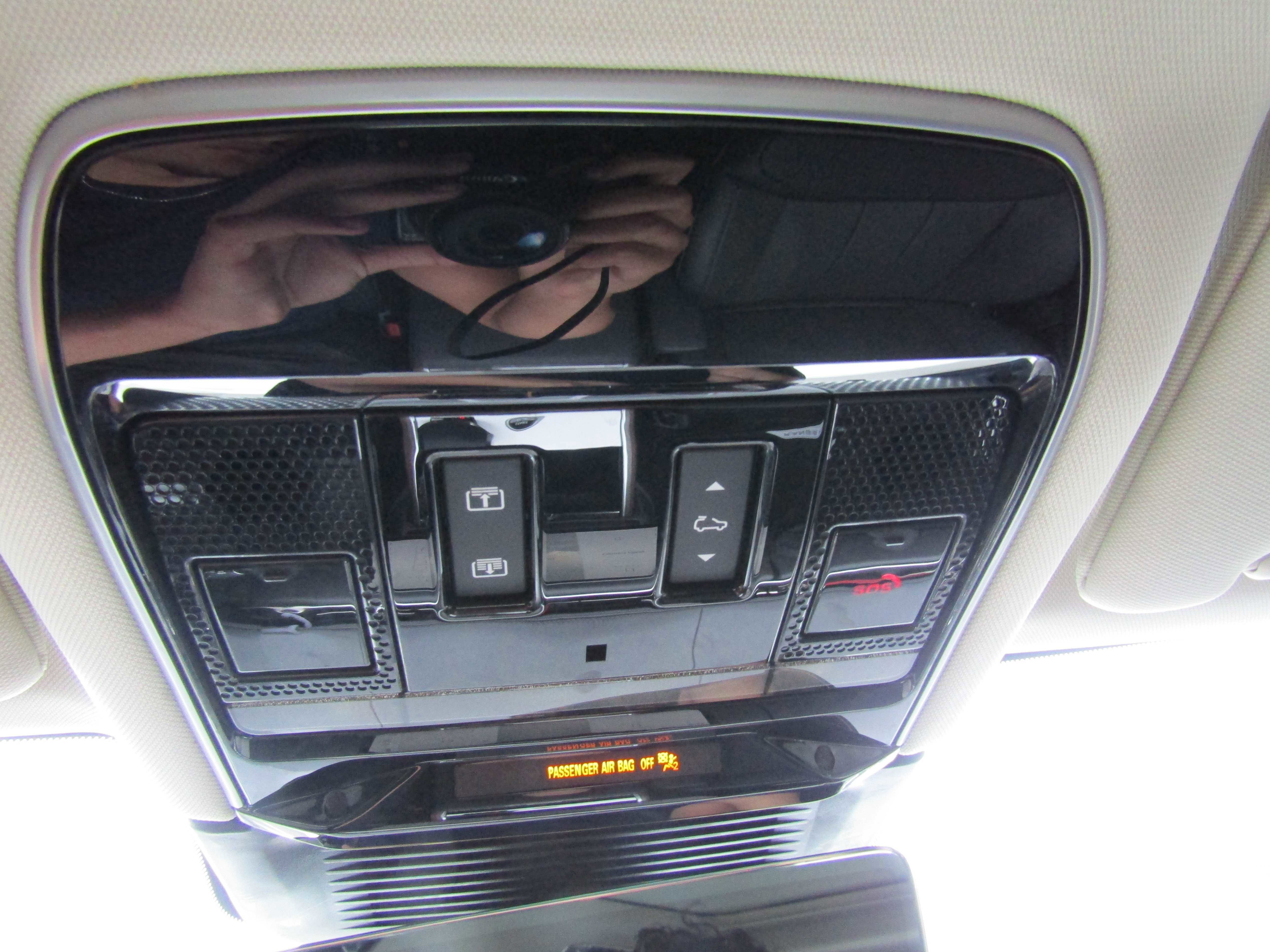 Used 2025 Land Rover Range Rover SE AWD/4WD image 21