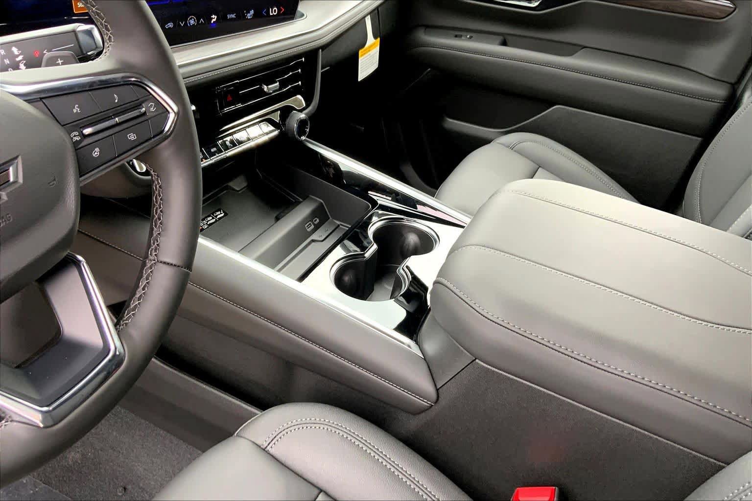 New 2026 Chevrolet Suburban Z71 AWD/4WD image 8