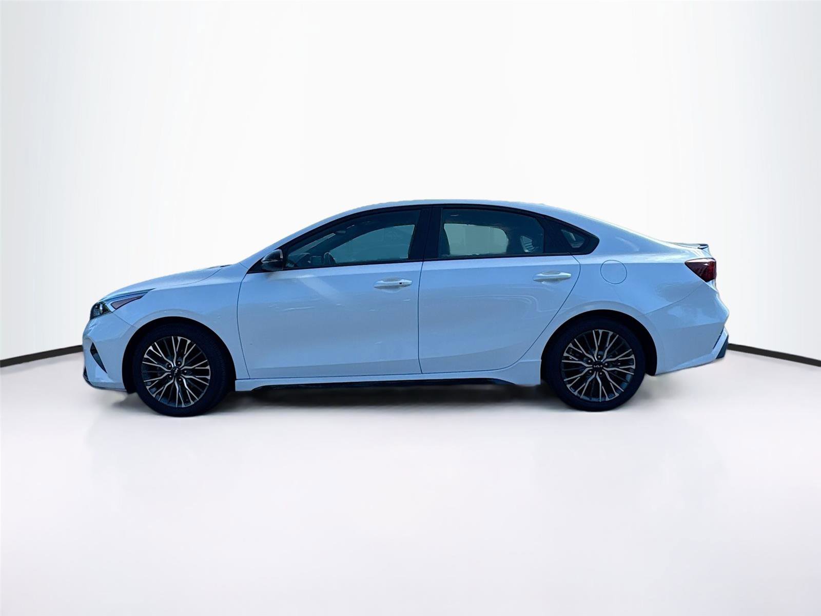 Used 2024 Kia Forte GT-Line w/ GT-Line Premium Package image 4