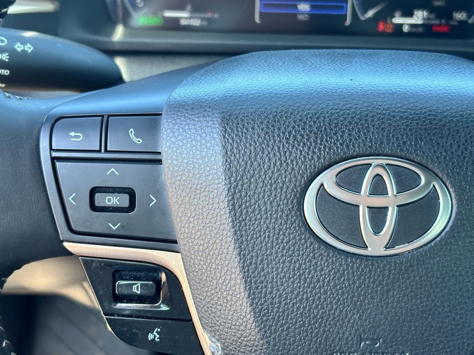 Used 2025 Toyota Crown AWD/4WD image 19