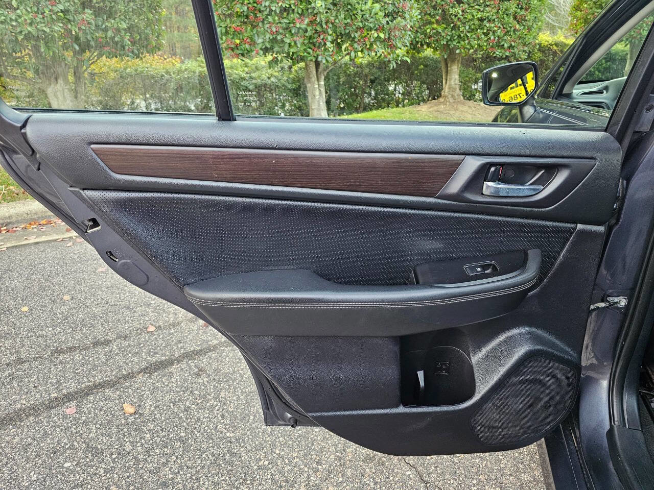 Used 2017 Subaru Legacy 3.6R Limited image 27