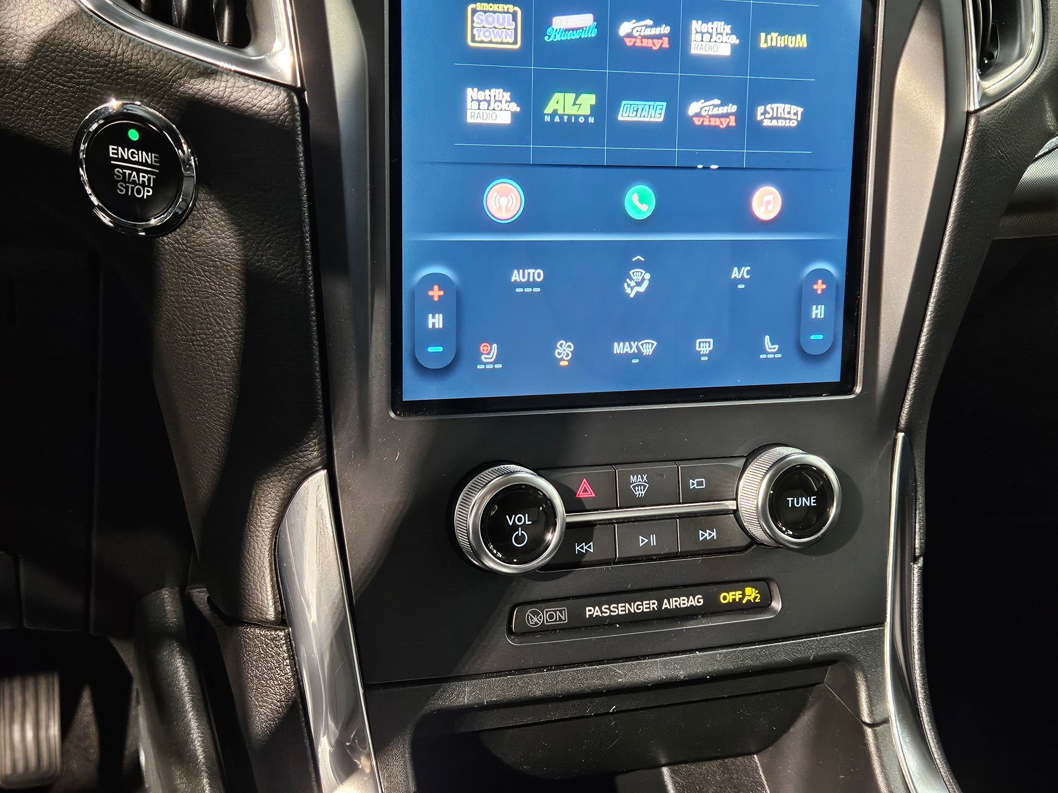 Used 2024 Ford Edge Titanium image 31