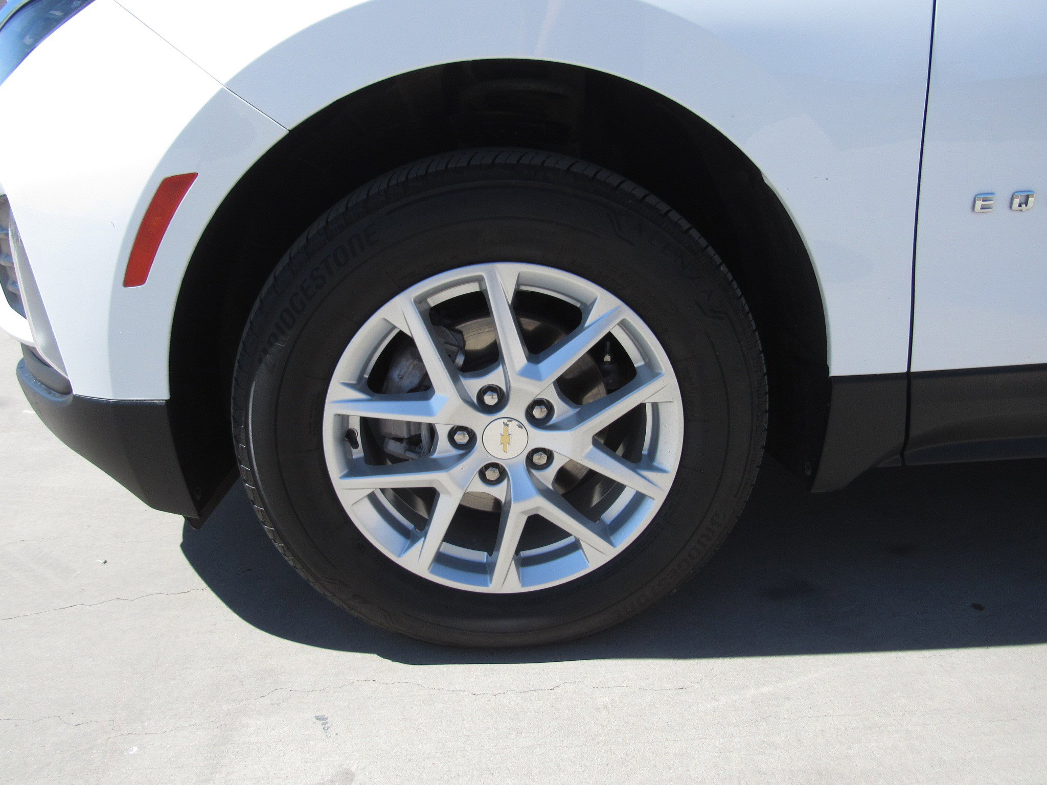 Used 2024 Chevrolet Equinox LT AWD/4WD image 4
