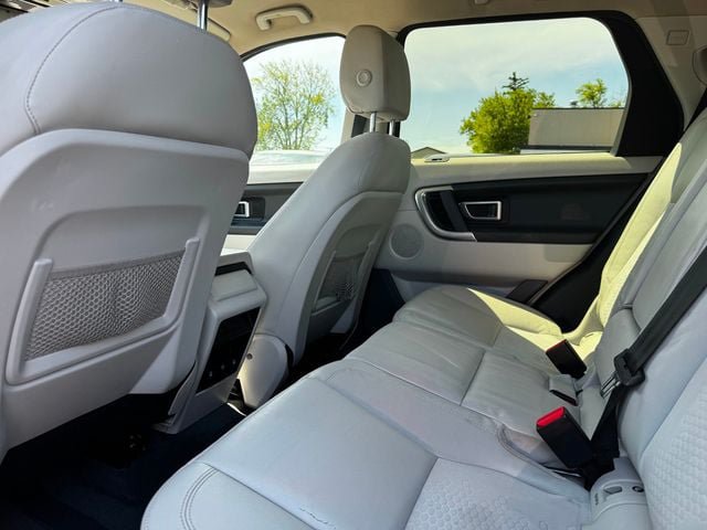 Used 2017 Land Rover Discovery Sport SE AWD/4WD image 15