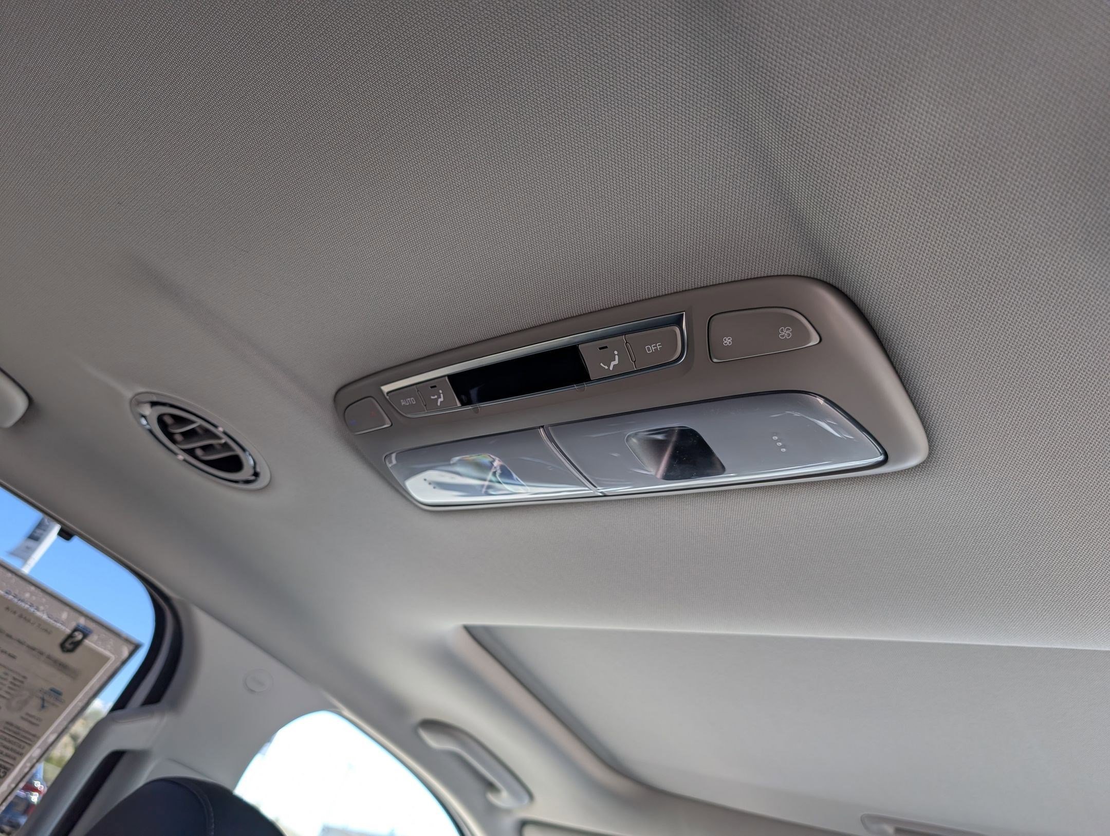 Used 2024 Kia Telluride EX w/ EX Captain's Chair Package image 28