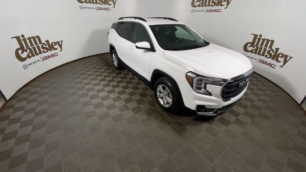 Certified 2023 GMC Terrain SLE w/ Driver Convenience Package AWD/4WD image 2