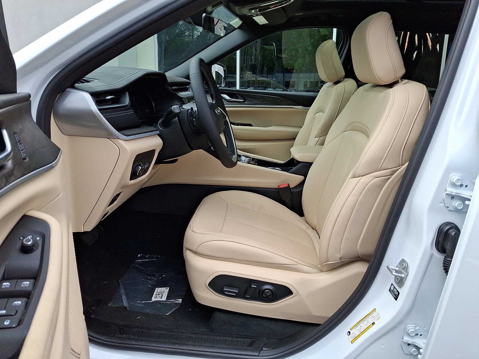 New 2027 Jeep Grand Cherokee L Limited AWD/4WD image 9