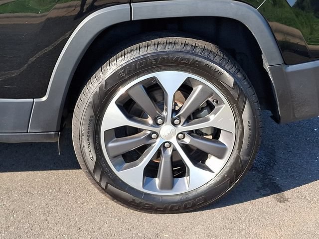 Used 2022 Jeep Cherokee Limited w/ Elite Package AWD/4WD image 29