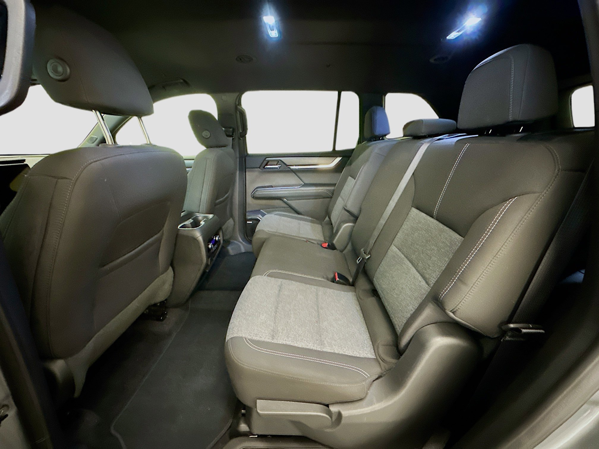 Used 2025 GMC Acadia Elevation image 29