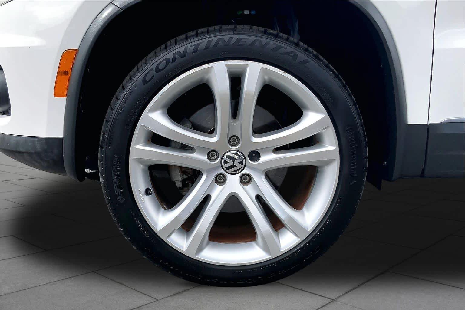 Used 2012 Volkswagen Tiguan SEL FWD image 10