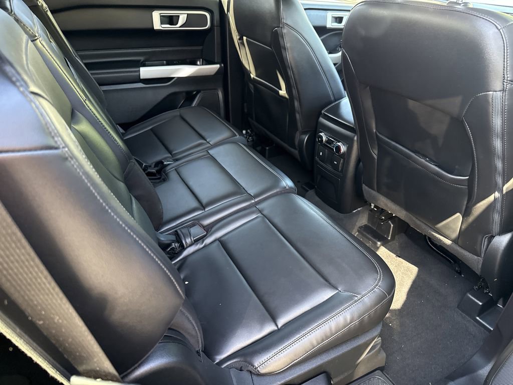 Used 2022 Ford Explorer XLT w/ Equipment Group 202A AWD/4WD image 19