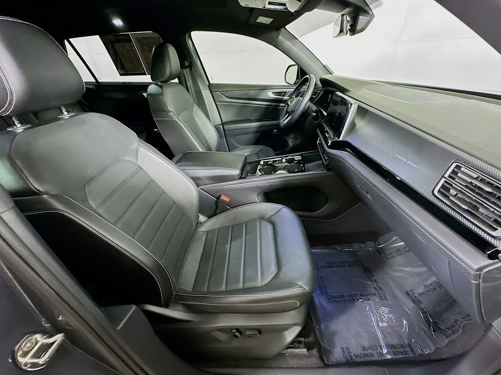 Used 2024 Volkswagen Atlas Cross Sport SEL R-Line image 12