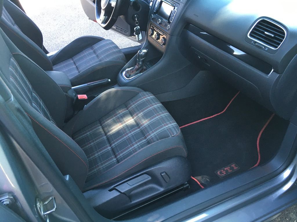 Used 2012 Volkswagen Golf 4-Door FWD image 29