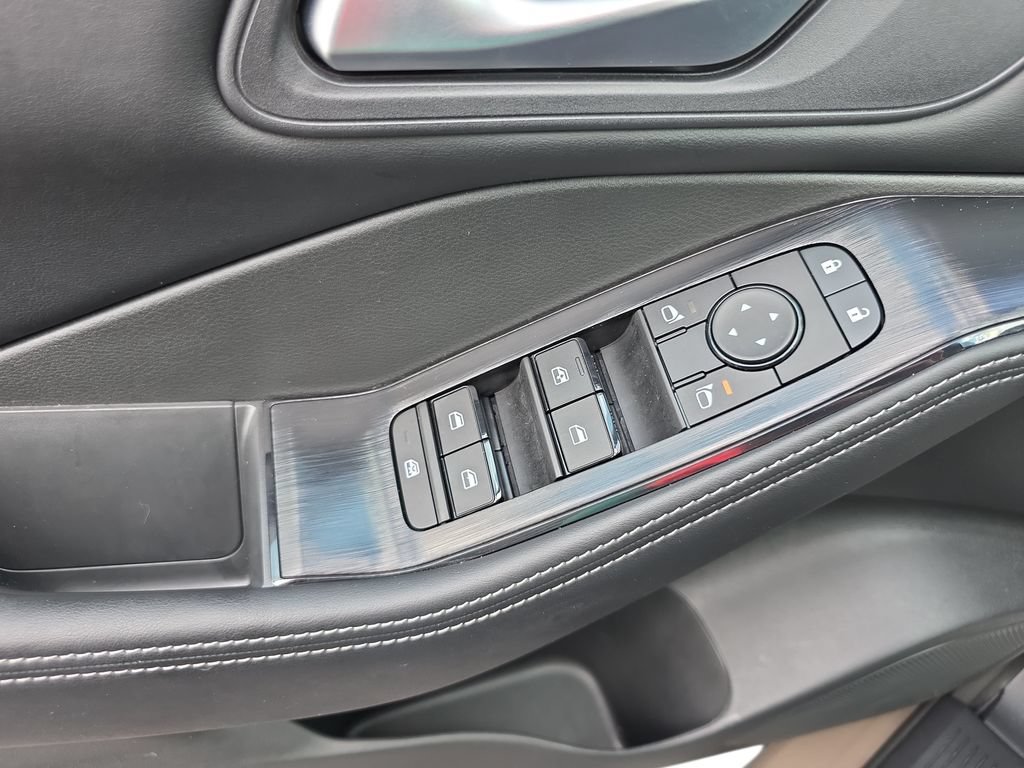 Used 2025 Nissan Rogue SV FWD image 26