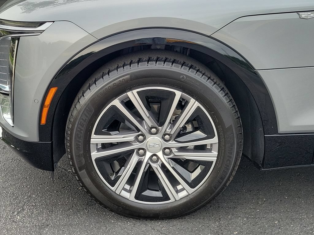 Certified 2024 Cadillac Lyriq Luxury AWD/4WD image 11