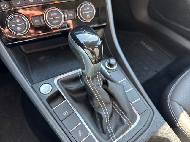 Used 2023 Volkswagen Jetta SE image 32