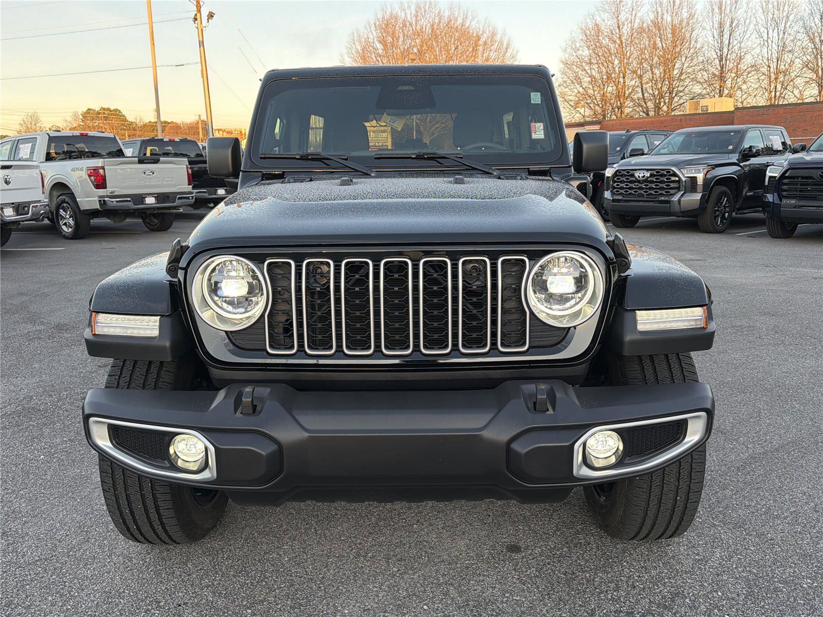 Used 2025 Jeep Wrangler Sahara image 3