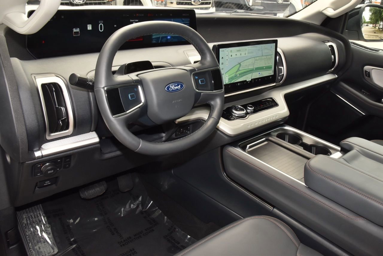Certified 2025 Ford Expedition Active image 35