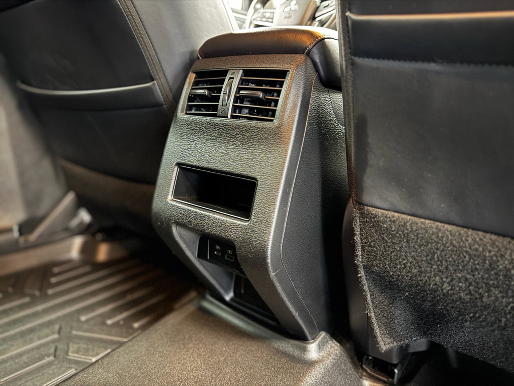 Used 2023 Mitsubishi Outlander SE image 30