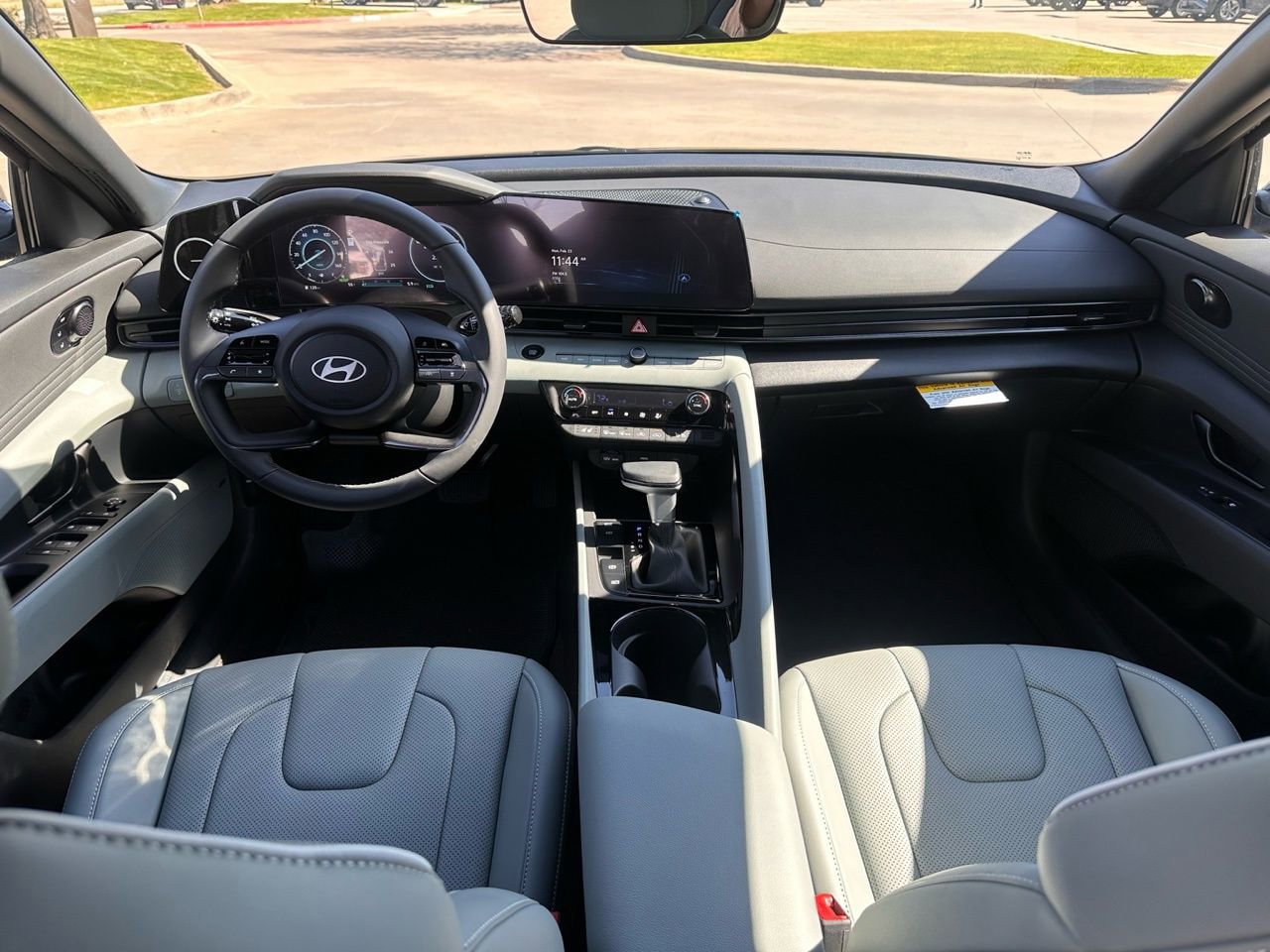 Certified 2025 Hyundai Elantra Limited image 17