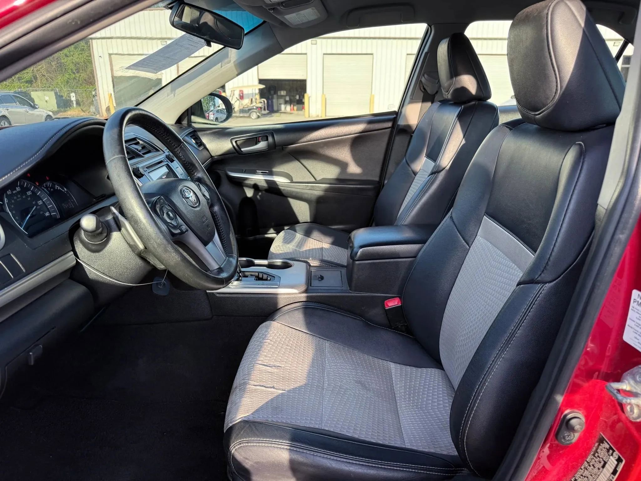 Used 2014 Toyota Camry SE FWD image 2