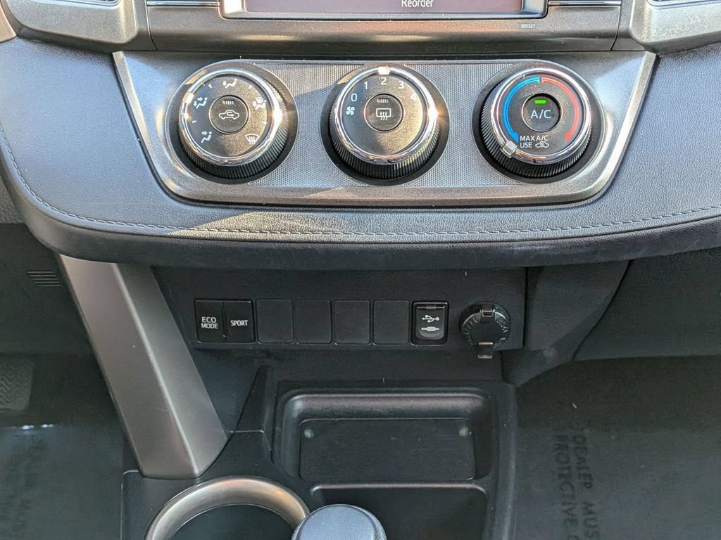 Used 2014 Toyota RAV4 LE AWD/4WD image 24