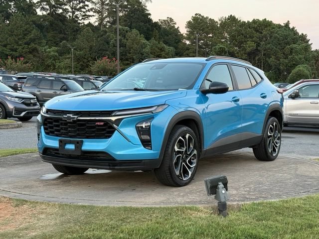 Used 2025 Chevrolet Trax RS w/ Sunroof Package FWD image 3