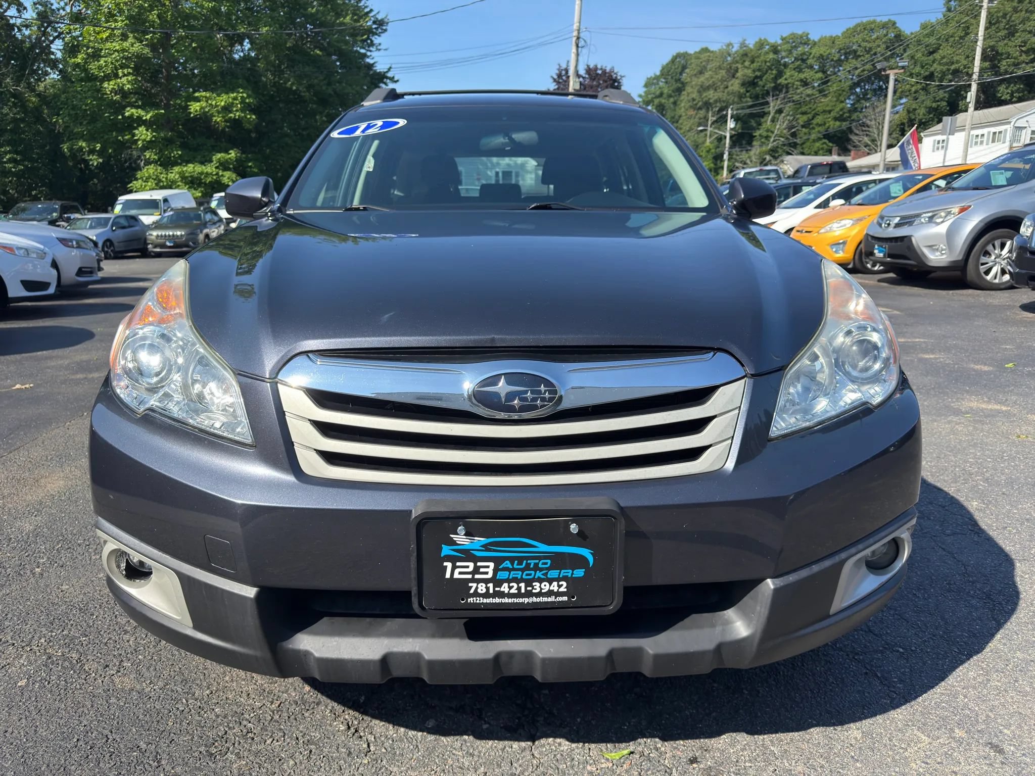 Used 2012 Subaru Outback 2.5i w/ Alloy Wheel Pkg AWD/4WD image 2