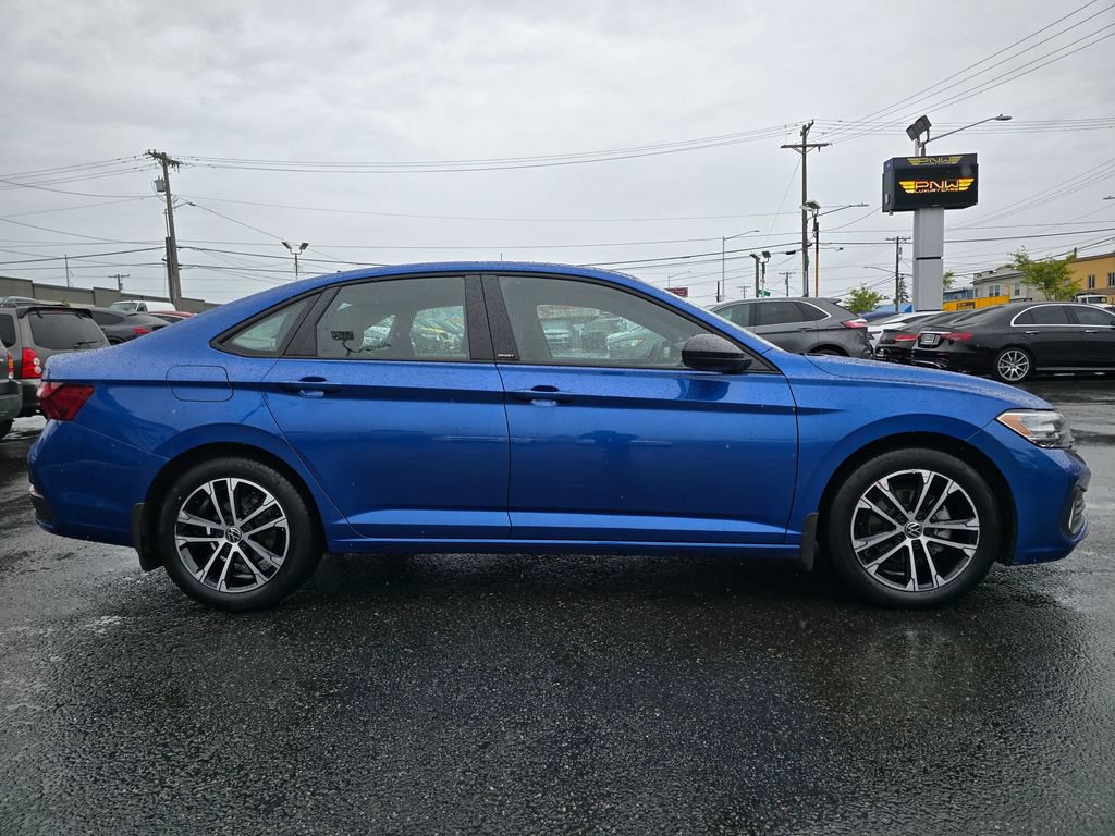 Used 2024 Volkswagen Jetta Sport FWD image 5