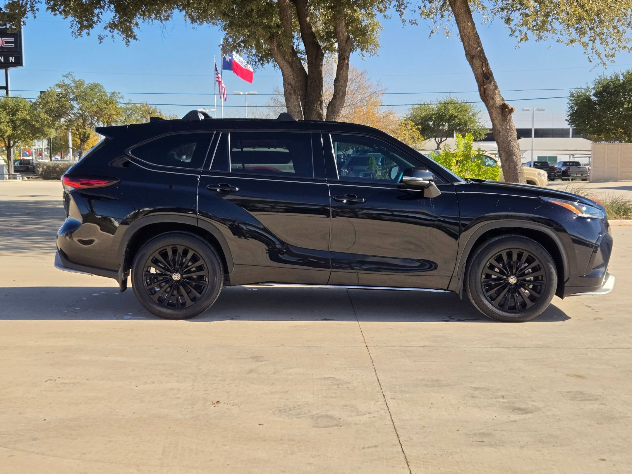 Used 2024 Toyota Highlander XSE video 2