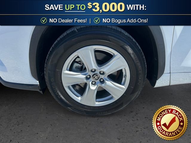 Used 2022 Toyota Highlander LE FWD image 13