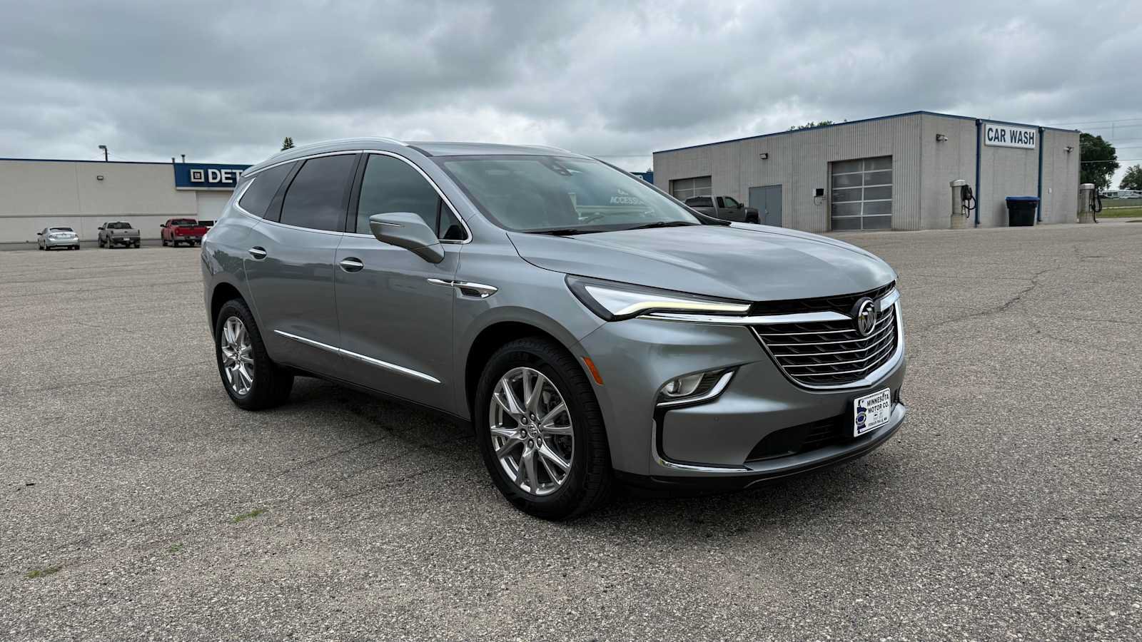 Used 2024 Buick Enclave Premium AWD/4WD image 2