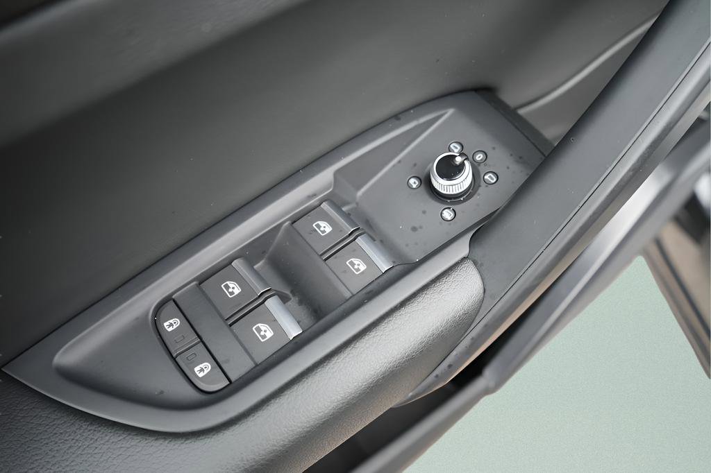 Used 2023 Audi Q5 2.0T Premium w/ Convenience Package image 24