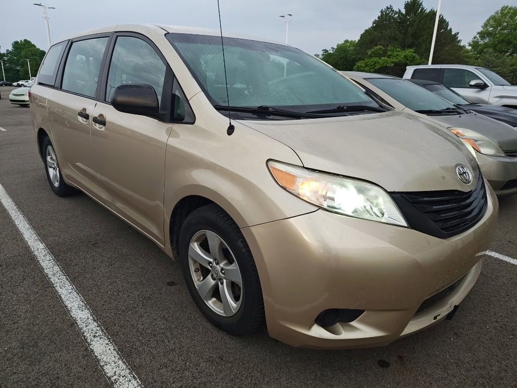 Used 2013 Toyota Sienna L FWD image 3
