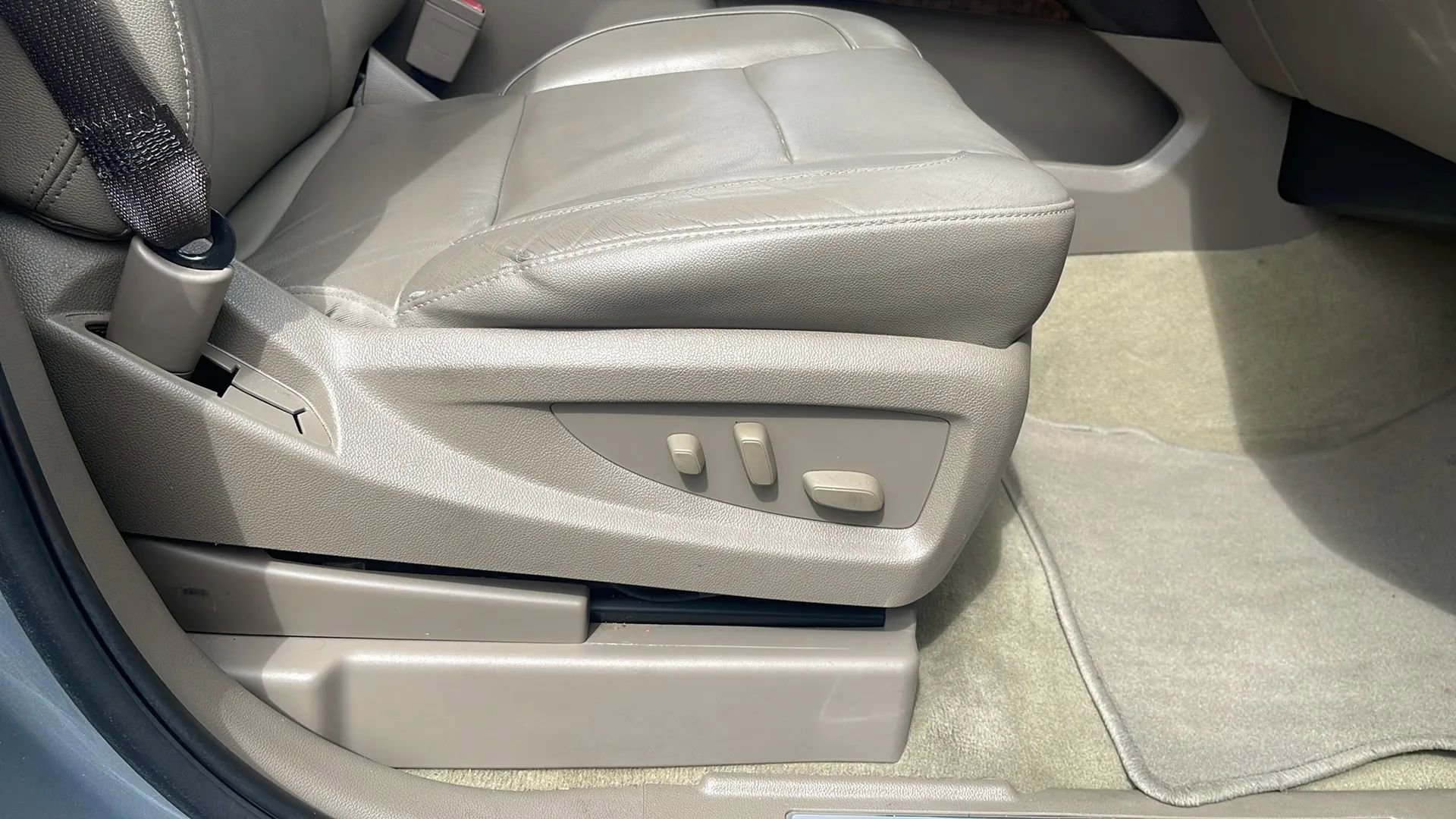 Used 2017 Chevrolet Suburban LT w/ LT Signature Package image 36