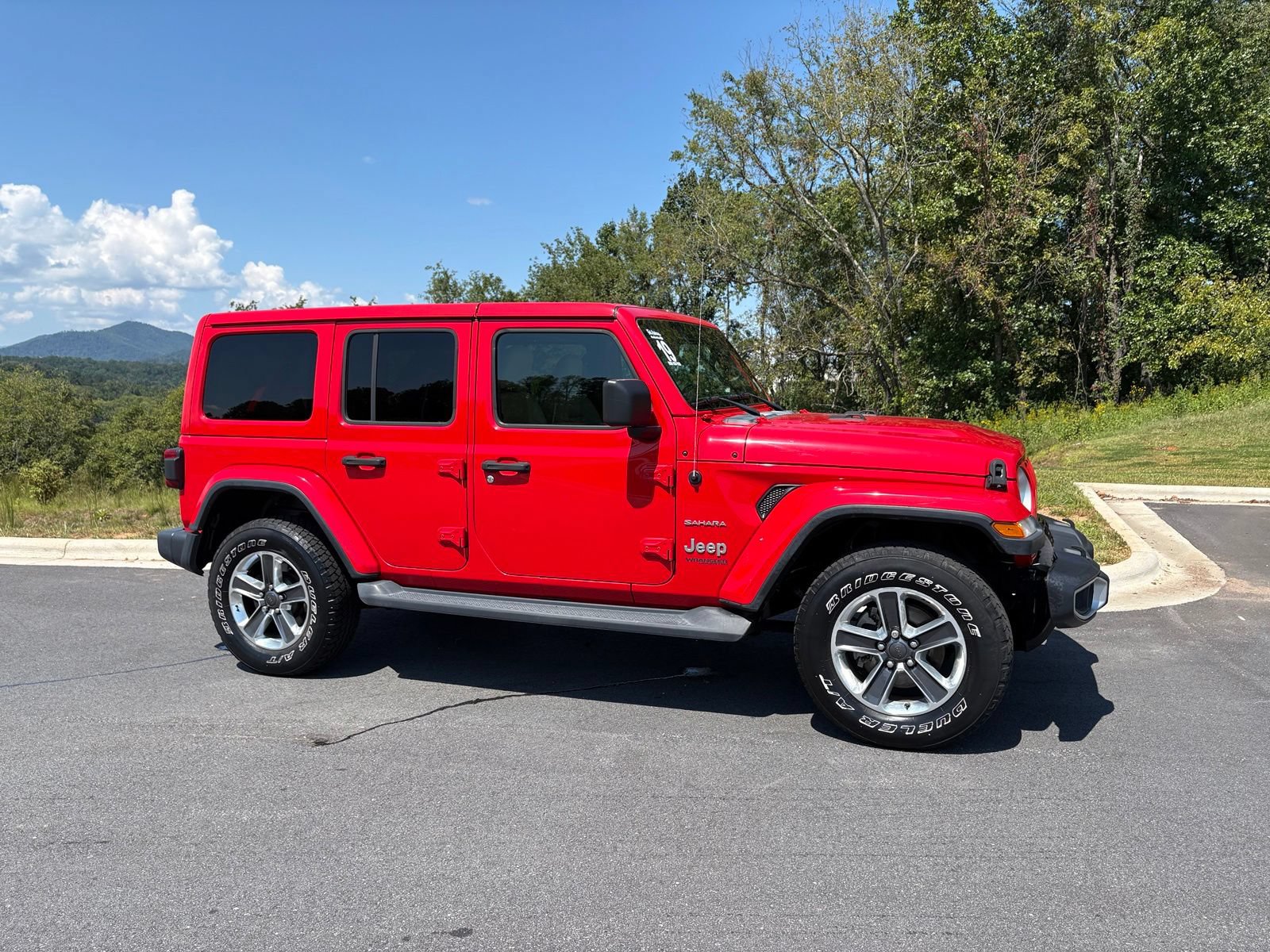 Used 2019 Jeep Wrangler Unlimited Sahara AWD/4WD image 7