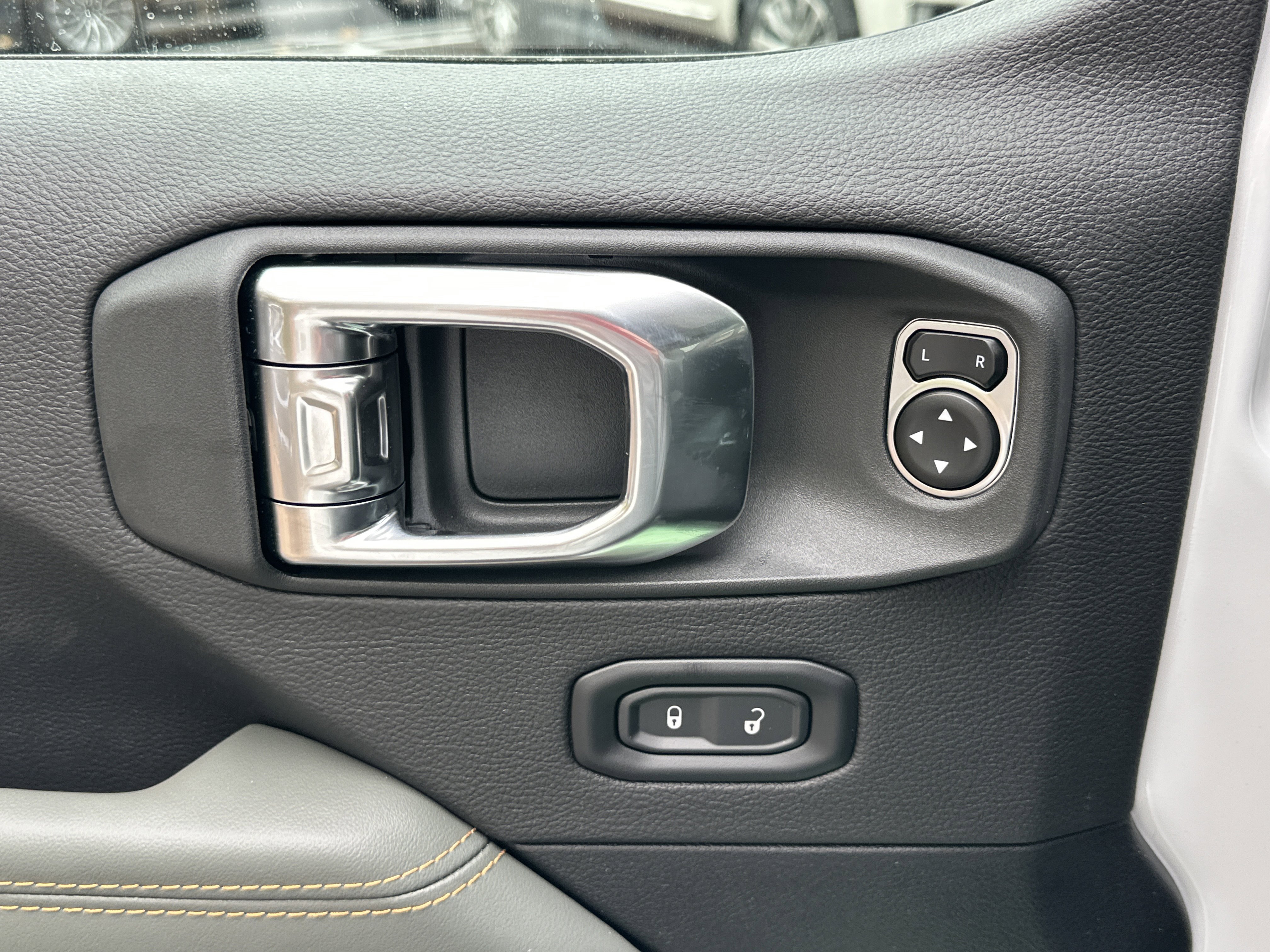 New 2026 Jeep Gladiator Mojave image 13