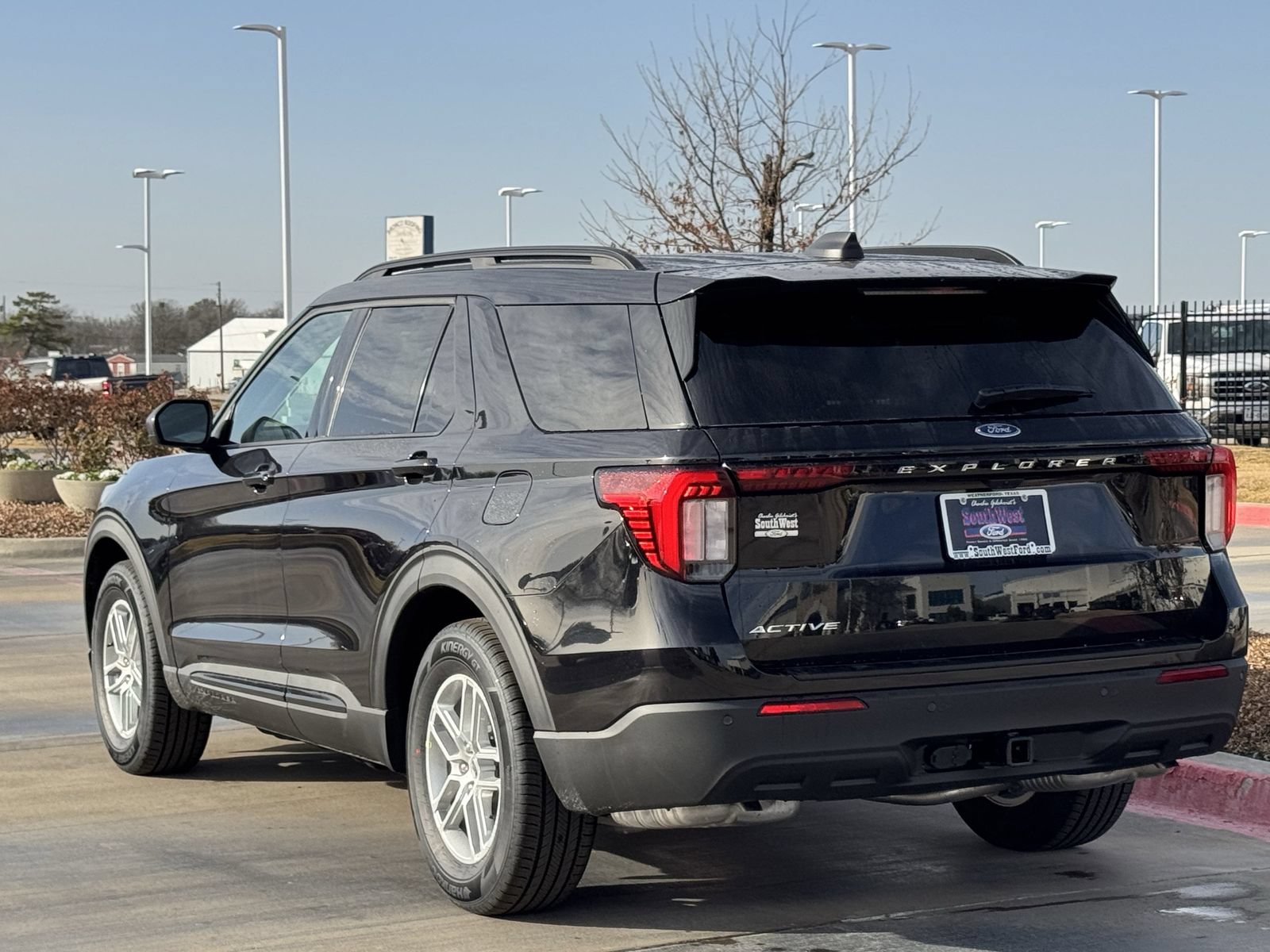New 2026 Ford Explorer Active RWD image 4