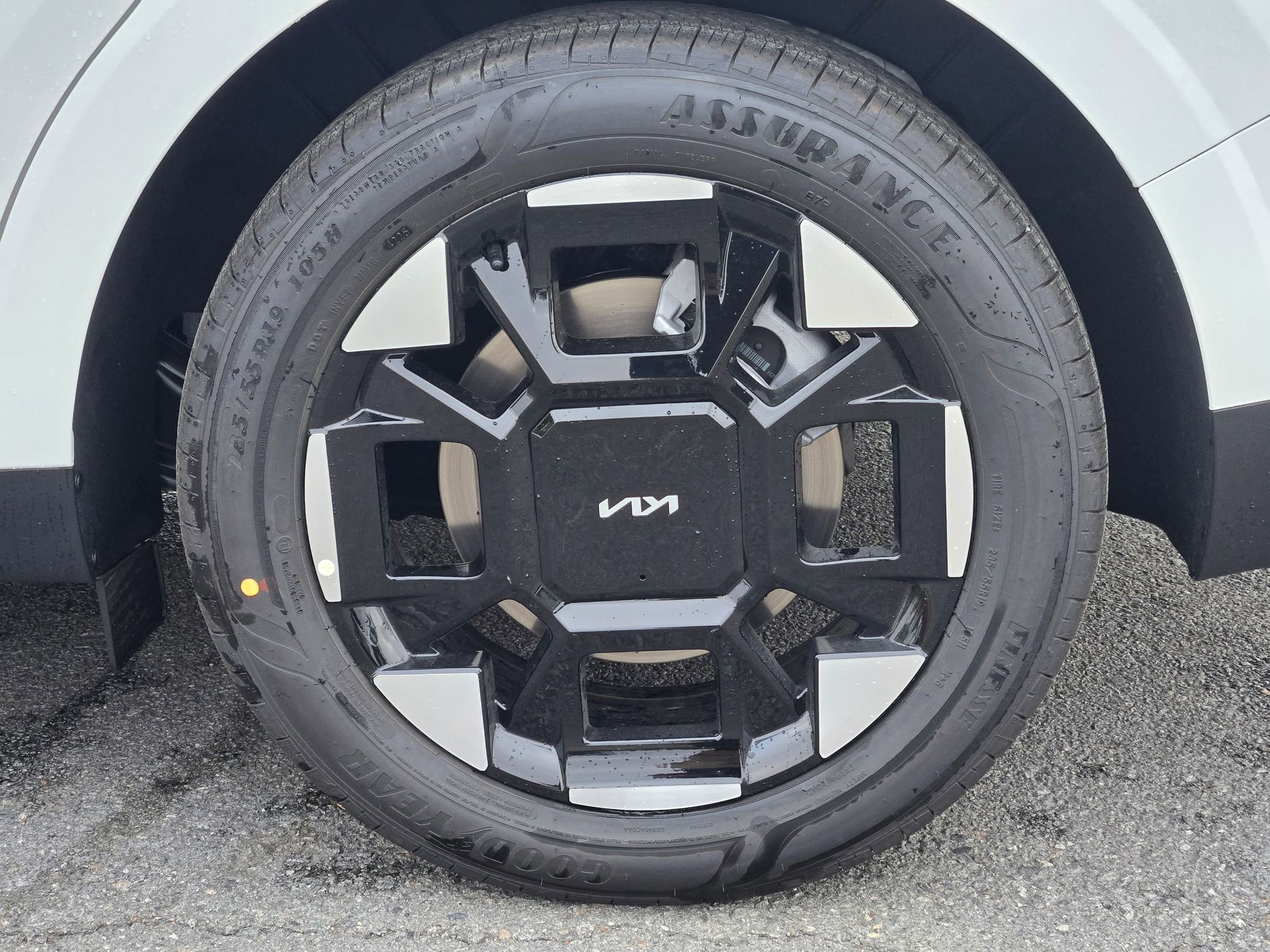 New 2026 Kia Carnival EX FWD image 17