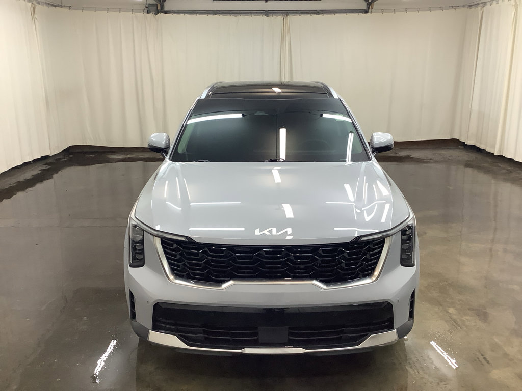 Used 2024 Kia Sorento EX w/ Panoramic Sunroof Package image 3