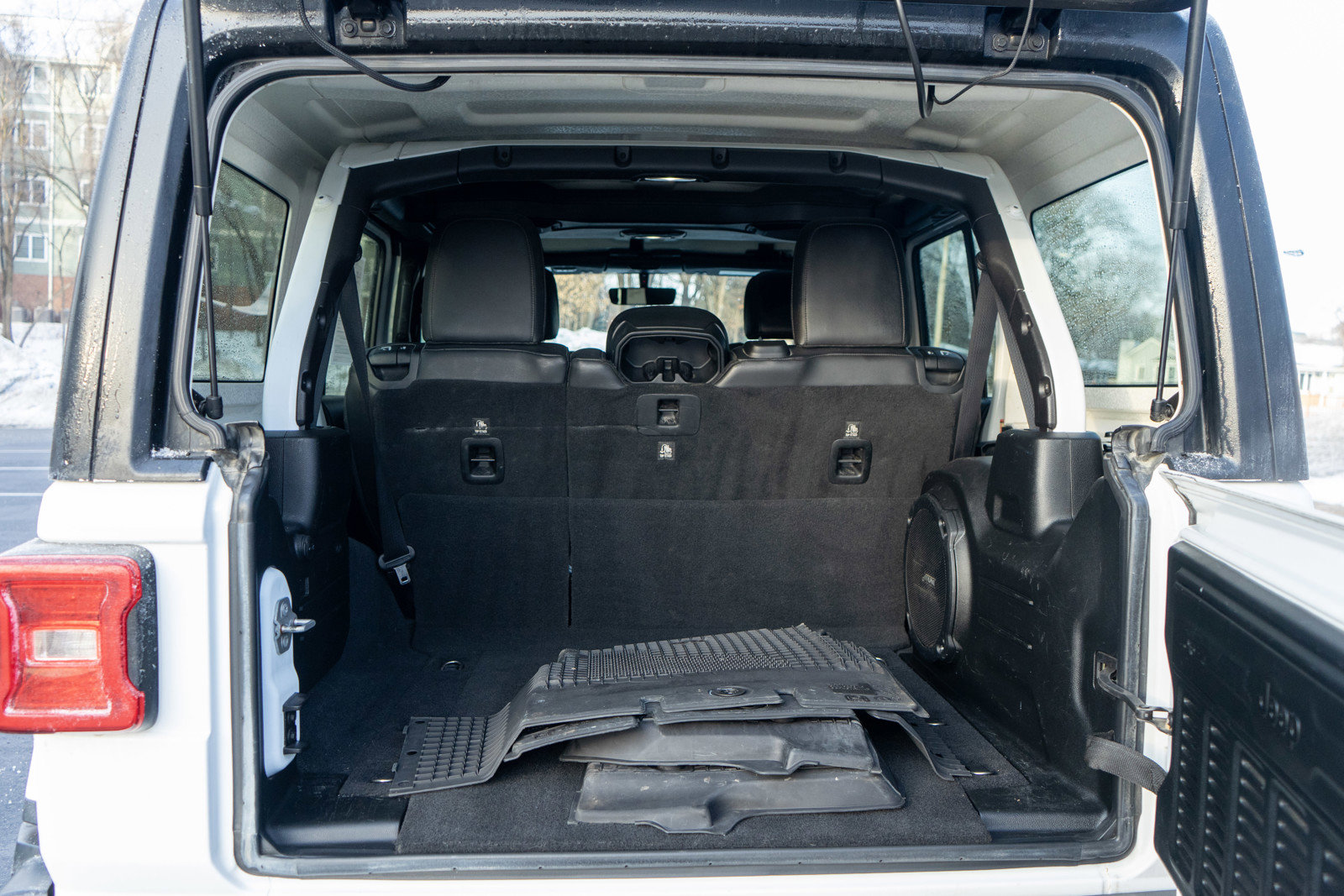 Used 2018 Jeep Wrangler Unlimited Sahara w/ Uconnect 4C Nav & Sound Group image 9