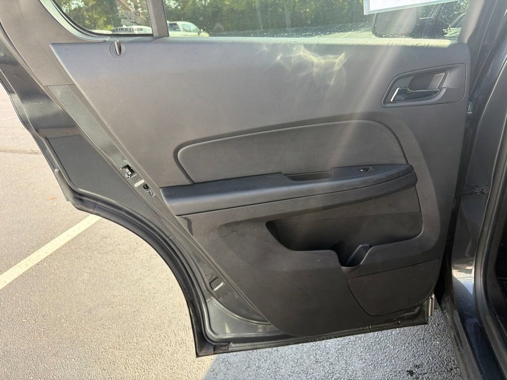 Used 2017 Chevrolet Equinox LS FWD image 19