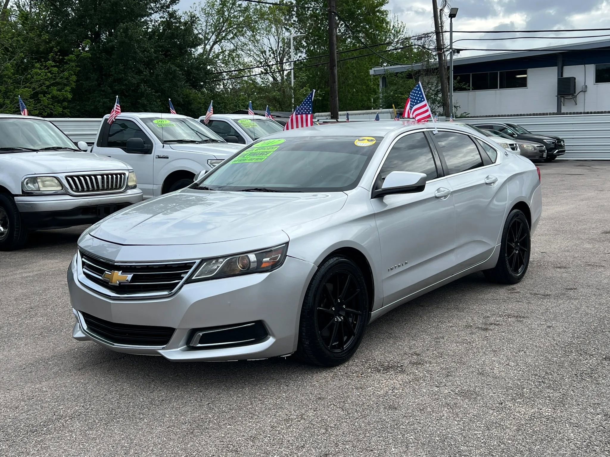 Used 2017 Chevrolet Impala LT FWD image 2